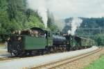strecke-oberland-ch-di RhB Dampfzug 3747 f�r RH�TIA INCOMING von Reichenau nach Ilanz am 27.08.1995 in Trin mit Dampfok G 4/5 10 - G 3/4 1 - B 2247 - D� 4052I - B 2246.Hinweis: da der Dampfzug aus Filisur kam, gab es eine betriebsbedingte R�ckw�rtsfahrt der Dampfloks nach Ilanz in Doppeltraktion, gescanntes Dia.
