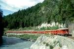 strecke-oberland-ch-di RhB REGIONALZUG 250 von Disentis nach Chur am 01.09.1997 bei der Hochwassermarke zwischen Trin und Reichenau mit E-Lok Ge 4/4II 622 - D 42xx - A 1281 - B 2365 - B 2346 - B 2352 - B 2324 - B 2373 - A(WR-S) 1223 - Hinweis: gescanntes Dia
