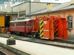 strecke-berninabahn-sm-ti Ein Triebwagen ABe 4/4 No.35 mit einem Schneer�umer Bj.1937.Poschiavo 10.06.06