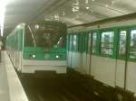 Paris Metro Ein Zug der Pariser Metro