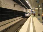 berlin-hauptbahnhof-lehrter-bahnhof ICE 1518 von M�nchen nach Kiel, f�hrt gerade in Berlin Hauptbahnhof ein.