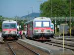 br-5047 5047 083-0 und 5047 084-8(Tandem) mit regem Fahrgastaufkommen Bhf. RIED i.I. 2006-06-11