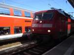 BR 120 BR 120 bei der Einfahrt in den Rostocker Hbf mit Ziel Stralsund
9.6.06