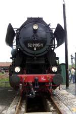 br-52--kriegslok-52-drg-dr-db--nicht-052-db- 52 8195 am Wasserkran im Bw Neuenmarkt-Wirsberg.