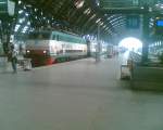 Eine E 444 in Milano Centrale am 13.6.2006  ...