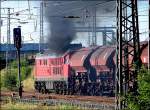 BR 232 mit Zugen - Rauchen gef�hrdet ihre Gesundheit-   232 122-2 h�lt sich nicht daran.   (Stralsund am 18.07.06) 
