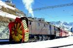 strecke-berninabahn-sm-ti RhB Dampfschneeschleuder-Extrazug f�r GRAUB�NDEN TOURS 9448 von Cavaglia nach Alp Gr�m am 28.02.1998 Einfahrt Alp Gr�m mit Dampfschneeschleuder X d rot 9213 - Triebwagen ABe 4/4I 30 - ABe 4/4 I 34. Hinweis: gescanntes Dia
