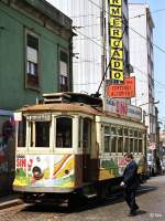 Strasenbahn Porto Umlegen des Stromabnehmers: Tw 223 in Matosinhos (11.Mai 1988)
