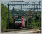BR 4000 Als n�chstes folgt eine reine Bombardiergarnitur, aufgenommen am 30.7.2006 kurz nach der Hauptstadt Luxemburg. 18 Steuerwagen und 67 Mittelwagen stehen bei der CFL zur Zeit im Einsatz. Als Zug- bzw. Schubmaschinen kommen 20 Lokomotiven der Reihe 185.1 zum Einsatz, die in Luxemburg als Serie 4000 bezeichnet wird. Bespannt wurde der Zug am 30.7.06 von der 4011.
