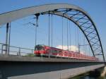 S-Bahn Rhein-Main 2 420er am 04.07.06 in Richtung Niederrad auf der Niederr�der Br�cke in Frankfurt am Main.