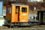 dienst--und-rangierloks RhB - Tm 2/2 15 am 02.07.1997 in Tiefencastel - Rangiertraktor - �bernahme: 12.06.1957 - RACO1491/CUMMINS - 69 KW - Gewicht 9,00t - Zuladung 2,00t - L�P 5,06m - zul�ssige Geschwindigkeit 4/8/17/30/60geschleppt km/h - �3=09.02.1990 �1=17.09.1996 - Logo nur RhB - Heimatstation: Tiefencastel - Lebenslauf: ex Tm 2/2 64 - 1990 Tm 2/2 15. Hinweis: gescanntes Dia
