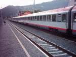 personenwagen Am 2.8.2006 steht fr�h morgens ein �BB Eurocity von Bregenz nach Wien West in Dornbirn zur Abfahrt bereit. Hier zu sehen die hinteren Wagengruppen, ganz hinten ein Eurofima sogar im Altlack.