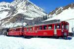 strecke-berninabahn-sm-ti RhB Dampfschneeschleuder-Extrazug f�r GRAUB�NDEN TOURS 9448 von Cavaglia nach Alp Gr�m am 28.02.1998 in Alp Gr�m mit Dampfschneeschleuder X d rot 9213 - Triebwagen ABe 4/4I 30 - ABe 4/4 I 34. Hinweis: gescanntes Dia

