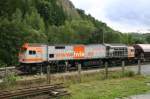 Rubelandbahn V 330.3 der hvle (ex 250 011) schiebt einen G�terzug in des Kalkwerk R�beland; 11.08.2006.