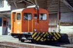 dienst--und-rangierloks RhB - Tm 2/2 16 am 29.04.1992 in Schiers - Rangiertraktor - �bernahme: 22.05.1957 - RACO1492/CUMMINS - 69 KW - Gewicht 9,00t - Zuladung 2,00t - L�P 5,06m - zul�ssige Geschwindigkeit 4/8/17/30/60geschleppt km/h - �3=02.10.1989 - Logo nur RhB - Heimatstation: Tiefencastel - Lebenslauf: ex Tm 2/2 65 - 10/1990 Tm 2/2 16. Hinweis: gescanntes Dia
