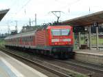 Die Regionalbahn Halle-Eisenach verl��t Bf Naumburg (Saale) in Richtung Apolda.
Aufgenommen ...
