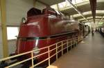 Hochgeschwindigkeitsdampflok 05 0001 im Lokschuppen des Verkehrsmuseum N�rnberg; 28.05.2006  ...