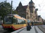 Zwei dreiteilige Strassenbahnen mit Panoramamittelteil als S4 �ber Karlsruhe nach ...