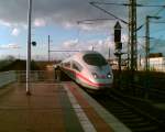 Ein 403 trifft als ICE 601 in Siegburg/Bonn auf Gleis ... Ein 403 trifft als ICE 601 in Siegburg/Bonn auf Gleis ...