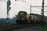 7776 und 7783 verlassen mit einem Containerzug die Rheinbr�ck von ...