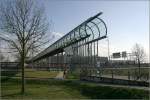S-Bahnhof Flughafen Besucherpark: Gegenlichtaufnahme ...  Gisela, Matthias und Jonas Frey 13.04.2007