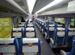 Keisei-Konzern, AE (Airport Express) Serie 100: Blick in den Wagen ...