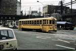 tokyo Die Strassenbahn Tokyo (1372mm-Spur) wurde im wesentlichen zwischen 1966 und 1972 stillgelegt (insgesamt 41 Linien, Ersatz der wichtigen Strecken durch U-Bahn, sonst Busse). Der alte Wagen 6271 steht hier am 25.M�rz 1972 in Suda-ch� (bei Akihabara); am 12.November 1972 endete der Betrieb. 