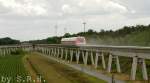 transrapid-teststrecke TR 09 im Juni 2009 auf der TVE Nordschleife. Der Transrapid wird in Lathen durch die am Horizont erkennbaren Windkraftr�der mit Strom versorgt. Man kann sagen was man will, der TR ist �kologisch wie �konomisch sinnvoll.