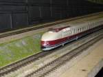 Schnelltriebzug VT 18.16 der DR auf der H0-Anlage in Hohenfichte ...