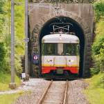 BDe 2/4 3 verl�sst einen kurzen Tunnel bei Les Brenets.
(25.06.2010)
Hinweis: ...