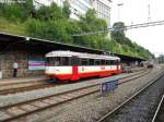 TRN - Les Transports Regionaux Neuchatelois BDe 4/4 Nr. 3 am 27.7.2010 in Le Locle, wartet auf Anschlussreisende des RE's aus Neuenburg im Hintergrund.