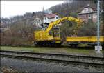 Schienenbagger SVP74-168 in Bf. Měchenice am 4.1.2023.