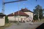 Aufnahmsgebäude des Bahnhof Hustopece nad Becvou am 11.August 2018.