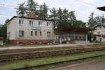 Aufnahmsgebäude des Bahnhof Kostelec u Jihlavy am 29.Juli 2018.