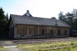 Der Lokschuppen des Bahnhofs Krimov an der Strecke Weipert (Vejprty) Komotau (Chomotov) am 10.06.09. Er beherbergt ein kleines Eisenbahnmuseum.