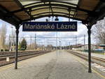 Blick vom Bahnsteig der Bahnhofs Marianske Lazne/Marienbad am 01. März 2020