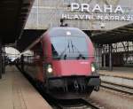 18.2.2015 11:22 ÖBB Steuerwagen 80-90 729 an der Spitze des Railjet 70 aus Wien Hbf in Praha hl.n..