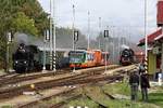 Full House im Bahnhof Borsov nad Vltavou am 22.September 2018: links die CSD 433 001 (CD 90 54 3 991 007-6) mit dem Os 28863 (Ceske Budejovice - Cesky Krumlov), in der Mitte der D-GWTR 654 01x-x mit dem Os 8106 (Cerny Kriz - Ceske Budejovice) und rechts die mit dem Pn 54783 von Vyhybna Nemanice II angekommene CSD 556 0506 (CD 90 54 5560 506-3).