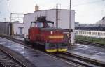 Bei der Einfahrt in Budweis fotografierte ich aus dem Zug heraus am 7.7.1992 die  Rangier Diesel Lok 710072.