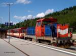 714 204 macht in Johanngeorgenstadt Kopf vor der 3-teiligen Garnitur 810er um dann als Os-Zug zurck nach Karlovy Vary (Karlsbad) zu fahren -20.06.2003  