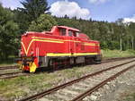 Zahnradlokomotive Rakušanka T 426.001 im Bahnhof Kořenov am 1.7.2017.