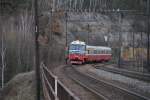 5.2.2011 12:46 ČSD Baureihe T458 1532 (ČD Baureihe 721) durchfhrt mit einem Schnellzug (R) aus Střbro nach Sokolov den Bahnhof Krlovsk Pořč.
