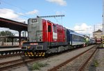 741516 von CZ Logistics stand am 17.06.2016 vor einem bunt gemixten Zug im Hauptbahnhof von Kolin.