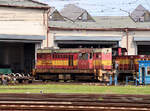 Diesellok CD 742 107 im Stilllager vor dem Depot. Das Foto wurde vom Bahnsteig aus aufgenommen. Breclav, 12.6.2023