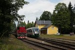  Egronet-Erkundungstour 16.-18.08.2013  Unser Sonderzug (VT08 der VBG als ZOs36095) und T466 2201 (742 201)+Os17109 am 18.08.2013 im Bf Pernink