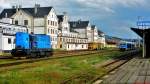 Vor dem imposanten 1859 eröffneten Bahnhofsgebäude von Liberec wartet 743 001-0 am 15.06.2013 auf die nächsten Aufgaben, im Hintergrund eine Regio-Shuttle-Doppeltraktion bestehend aus