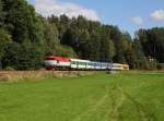 Die 749 006 mit einem Os nach Čerčany am 28.09.2015 unterwegs bei Smrčná.