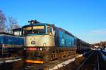 CD 750 706-4 mit mit einem Schnellzug (R1292) aus Prag auf dem Bahnhof Luzna u Rakovnika am 2. 3. 2013.