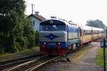 CSD T478 1002 fährt am 08.September 2018 mit dem Os 11048 (Bojkovice Mesto - Stare Mesto u  Uherske Hradiste) in den Bahnhof Hradcovice ein.