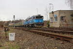 Das Brillenpäarchen 753 771 und 751 rangierte am 23.02.2024 einen beladenen Gigawoodzug aus dem Ladegleis von Chrastava. Hier bei der Ausfahrt am Stellwerk konnte man den Rangiervorgang gut dokumentieren. 